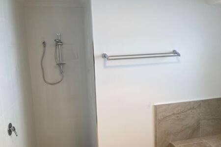 Spacious Modern Home Outstanding Views Sleeps 9 Hobart Extérieur photo
