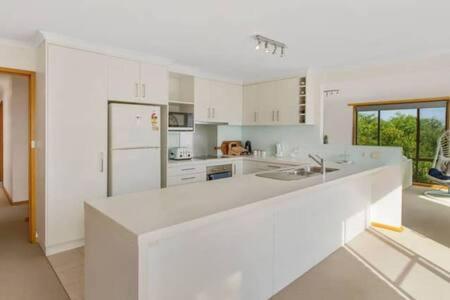 Spacious Modern Home Outstanding Views Sleeps 9 Hobart Extérieur photo