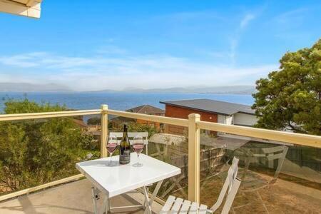 Spacious Modern Home Outstanding Views Sleeps 9 Hobart Extérieur photo