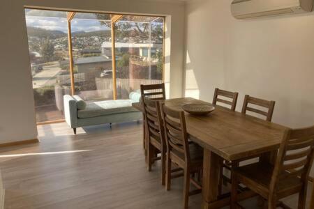 Spacious Modern Home Outstanding Views Sleeps 9 Hobart Extérieur photo