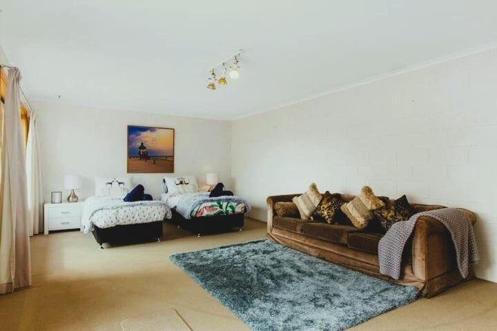 Spacious Modern Home Outstanding Views Sleeps 9 Hobart Extérieur photo