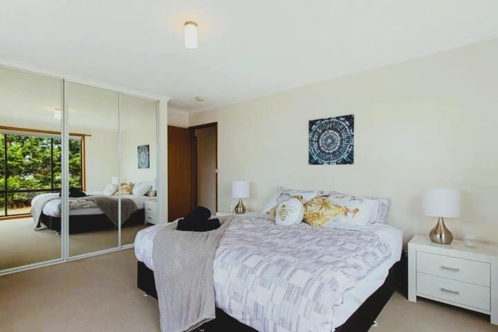 Spacious Modern Home Outstanding Views Sleeps 9 Hobart Extérieur photo